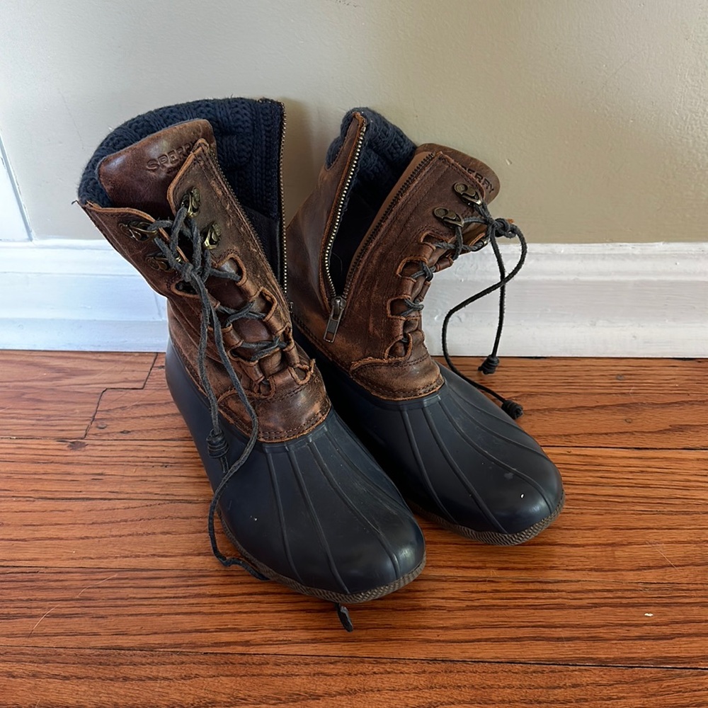Women’s tall sperry boots 9M